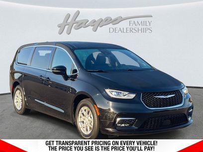 Used 2026 Chrysler Pacifica Select