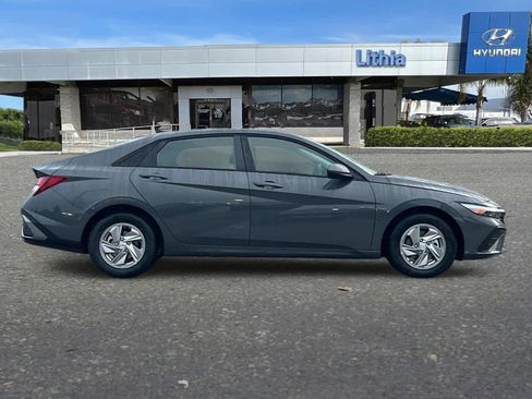 New 2026 Hyundai Elantra SE image 9