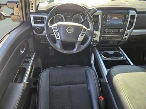 Used 2018 Nissan Titan PRO-4X image 11