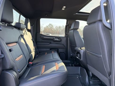 Used 2024 GMC Sierra 1500 AT4 w/ Technology Package image 21