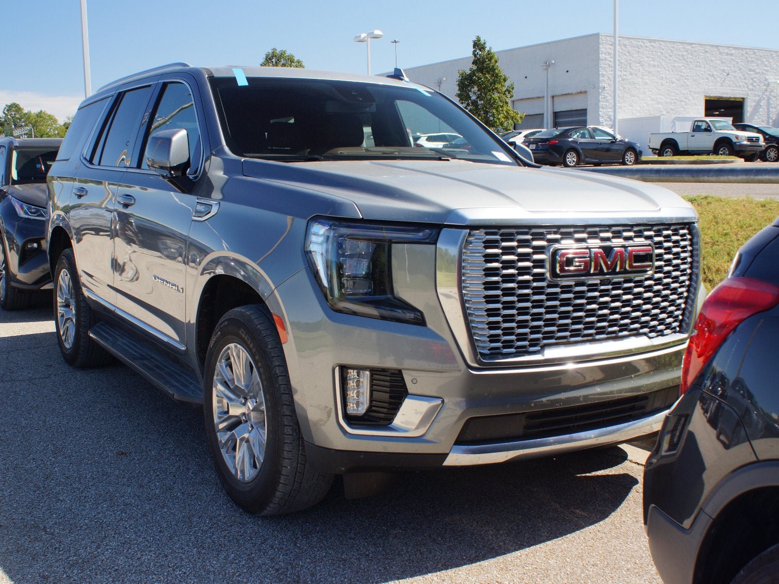 Used 2024 GMC Yukon Denali AWD/4WD image 2