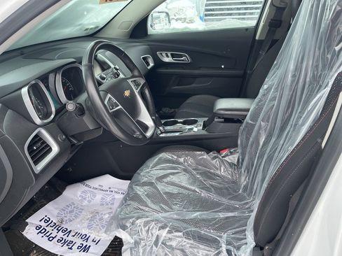 Used 2017 Chevrolet Equinox LT w/ Convenience Package image 13