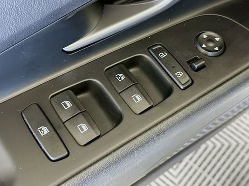 Used 2021 Hyundai Elantra Limited image 21