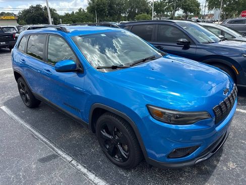 Used 2021 Jeep Cherokee Latitude Plus FWD image 2