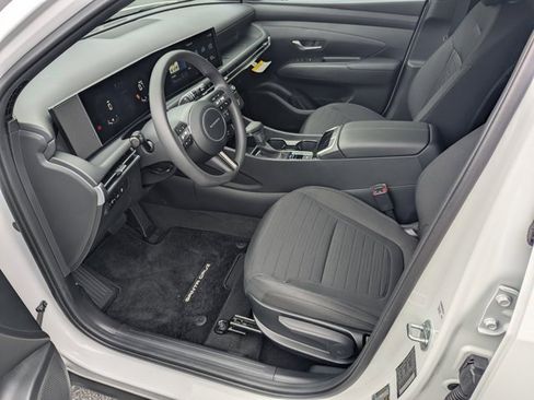 Used 2025 Hyundai Santa Cruz SE image 9