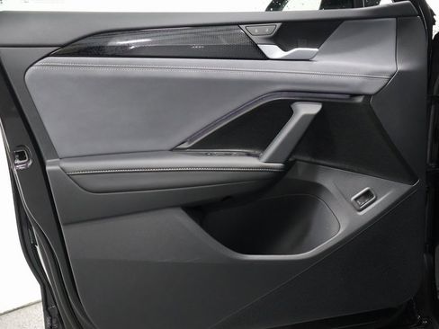 New 2025 Volkswagen Tiguan SE image 12