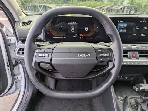 Used 2025 Kia K4 LXS image 18