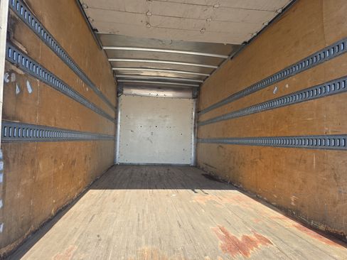 Used 2017 GMC Savana 4500 RWD image 17