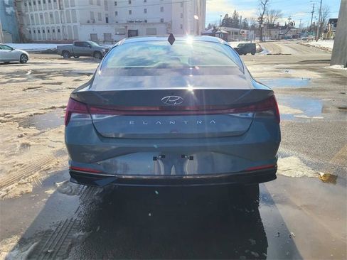 Used 2021 Hyundai Elantra SEL w/ Convenience + Premium Package image 8