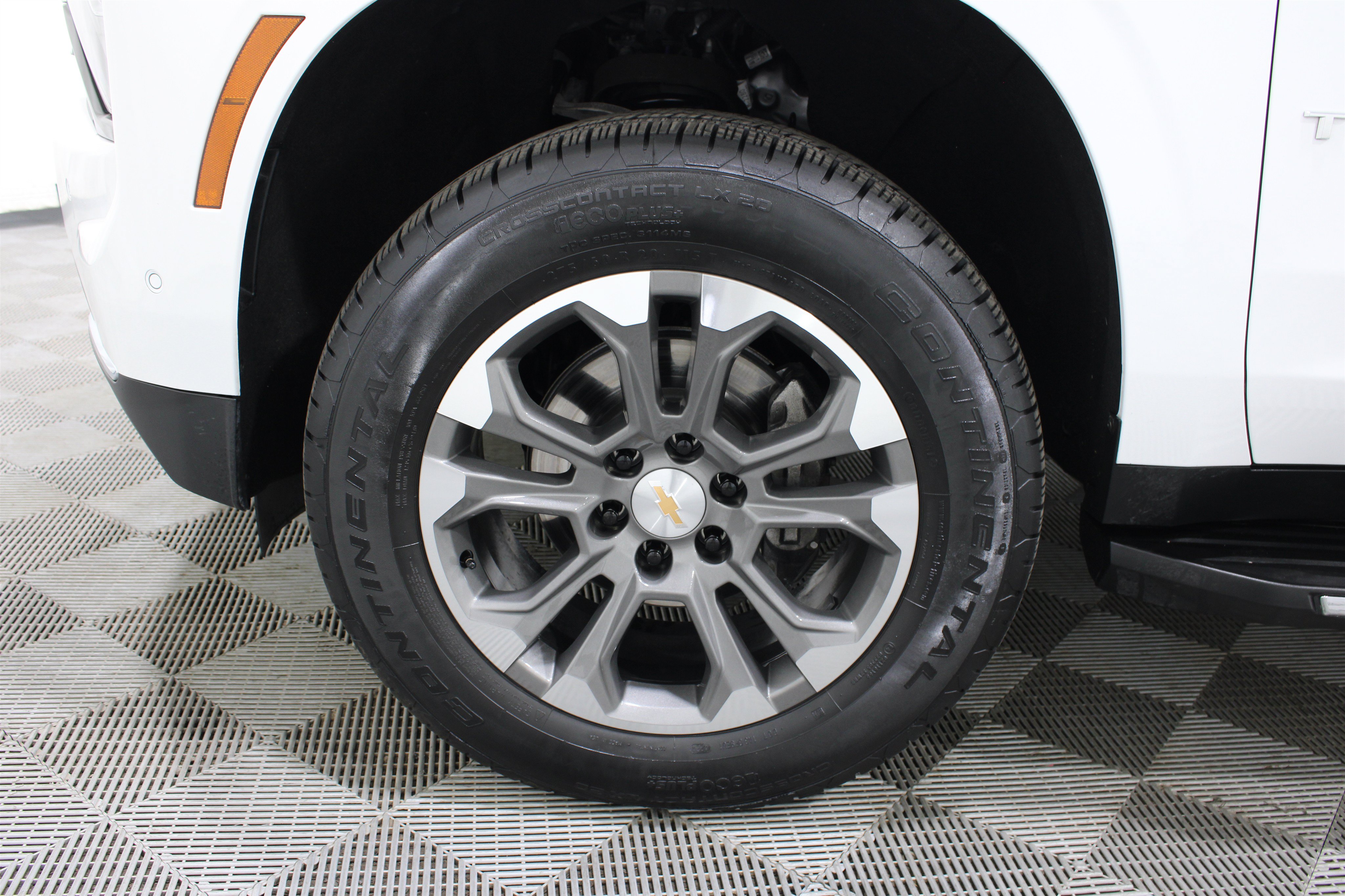 Used 2025 Chevrolet Tahoe LT w/ Comfort Package AWD/4WD image 39