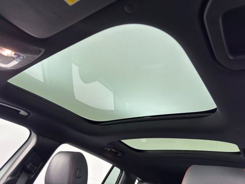 Used 2022 Mercedes-Benz EQB 350 4MATIC image 11