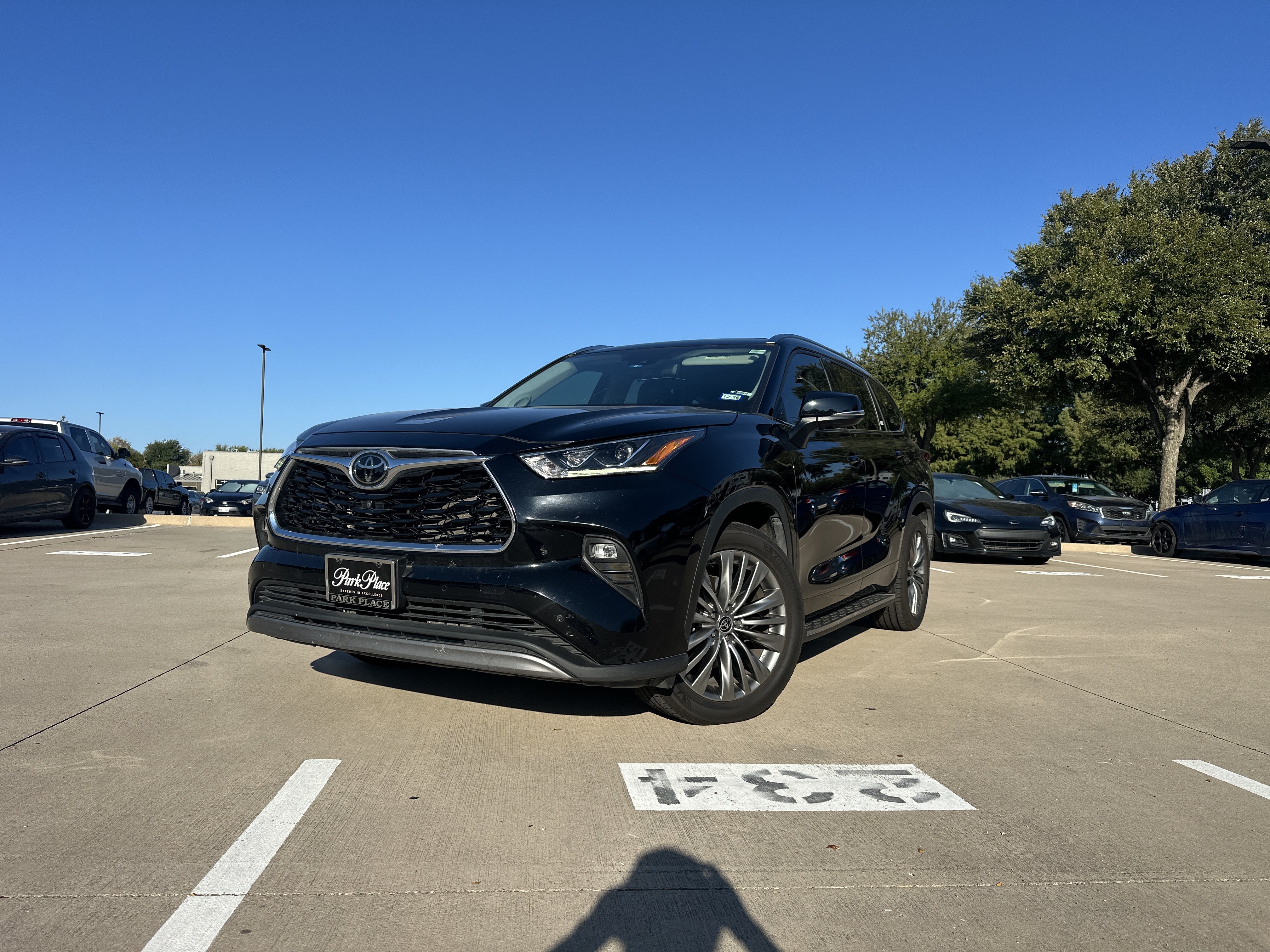 Used 2022 Toyota Highlander Platinum FWD image 1