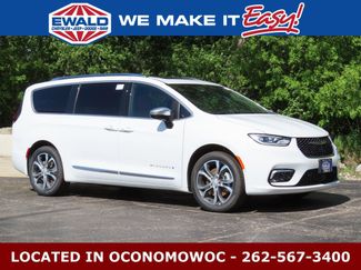 New 2026 Chrysler Pacifica Pinnacle w/ Trailer Tow Group AWD/4WD video 1