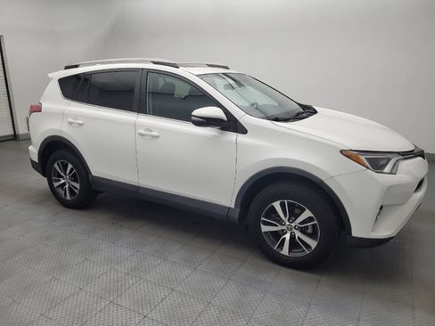 Used 2018 Toyota RAV4 XLE FWD image 11
