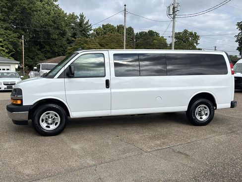 Used 2018 Chevrolet Express 3500 LT w/ LT Preferred Equipment Group RWD image 2