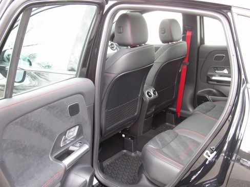 New 2025 Mercedes-Benz GLA 35 AMG 4MATIC image 18