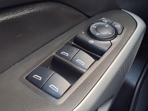 Used 2025 Chevrolet Trax RS w/ Sunroof Package image 11