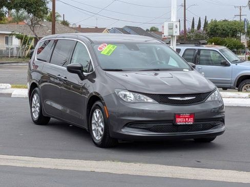 Used 2023 Chrysler Voyager LX FWD image 3