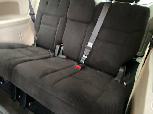 Used 2014 Dodge Grand Caravan SXT image 18