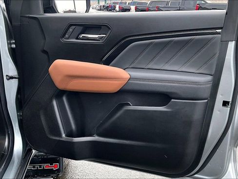 Used 2025 GMC Canyon AT4 image 25