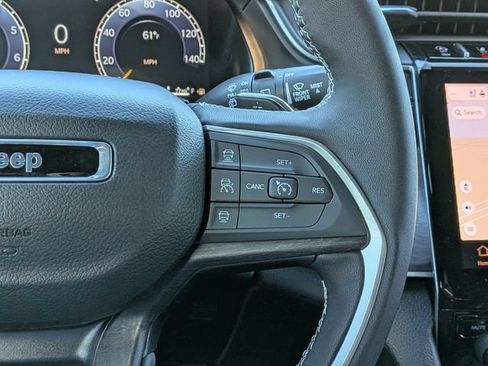Used 2025 Jeep Grand Cherokee Limited w/ Luxury Tech Group II RWD image 24