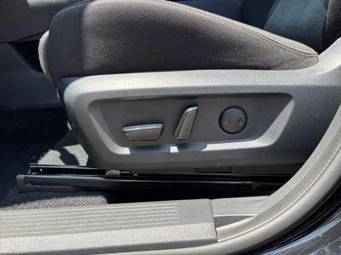 Used 2025 Nissan Rogue SV FWD image 22