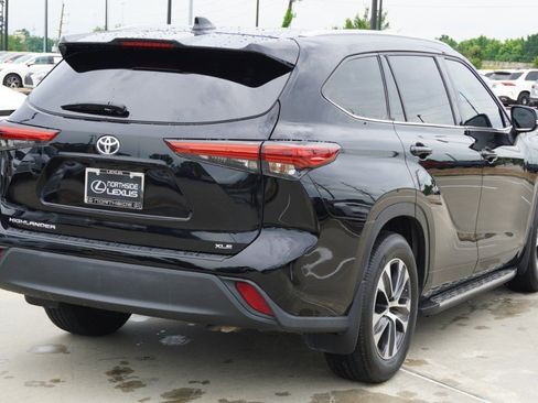 Used 2022 Toyota Highlander XLE FWD image 7
