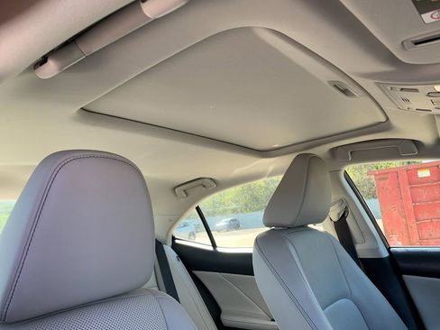 Used 2016 Lexus IS 300 AWD image 18