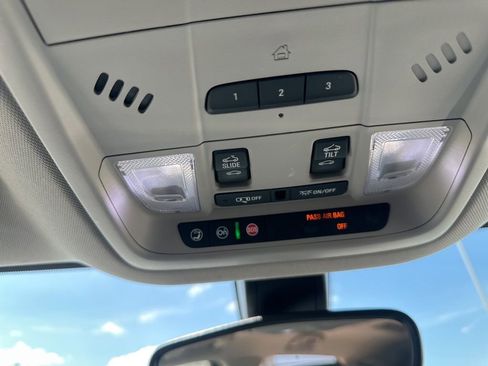 Used 2018 Buick Enclave Essence FWD image 21