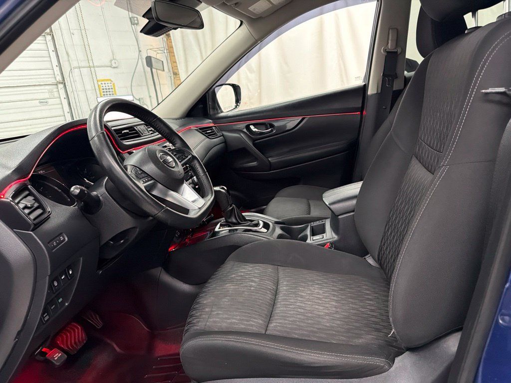 Used 2020 Nissan Rogue SV AWD/4WD image 13