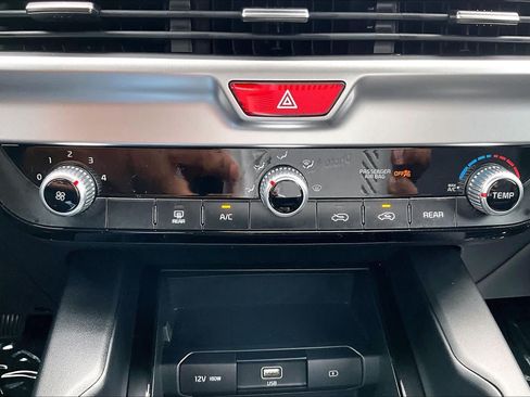 Used 2021 Kia Telluride LX FWD image 32