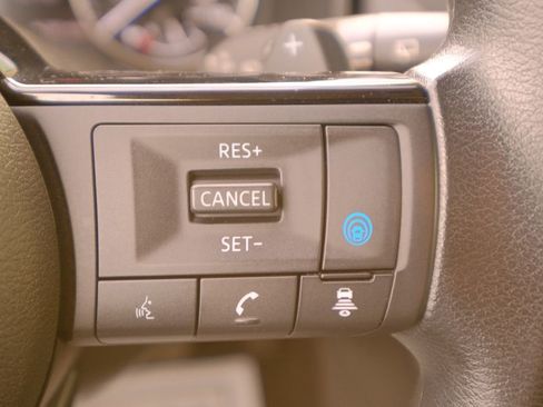 Used 2023 Nissan Rogue SV image 36