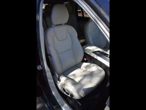 Used 2021 Volvo XC90 T5 Momentum AWD/4WD image 35