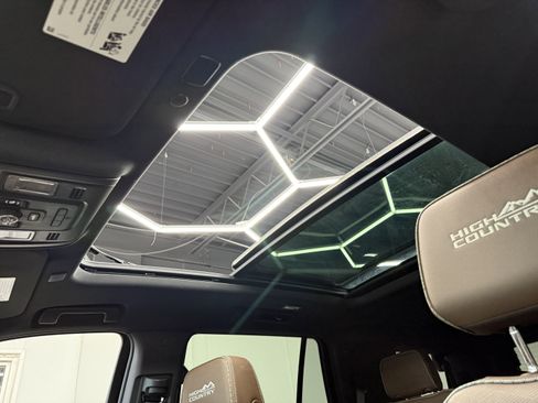 Used 2024 Chevrolet Tahoe High Country image 15