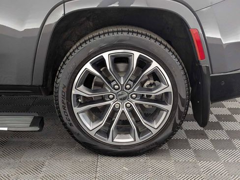 Used 2024 Jeep Grand Wagoneer Series III image 13