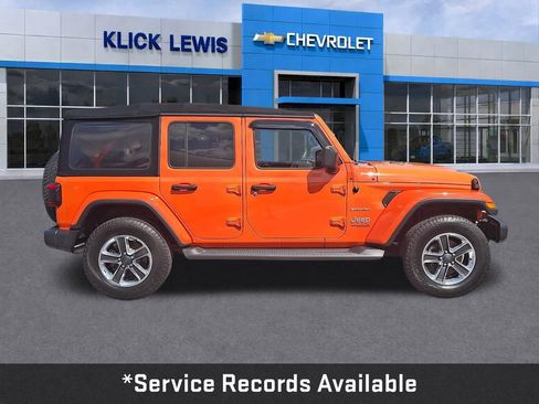 Used 2018 Jeep Wrangler Unlimited Sahara AWD/4WD image 9