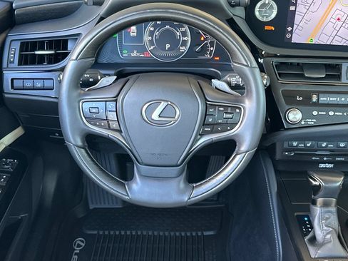 Used 2022 Lexus ES 300h w/ Accessory Package 2 FWD image 11