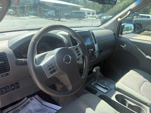 Used 2015 Nissan Frontier SV w/ SV Value Truck Package AWD/4WD image 16