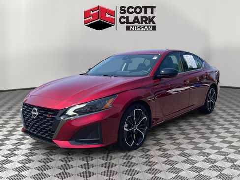 Used 2023 Nissan Altima 2.5 SR w/ SR Premium Package FWD image 3