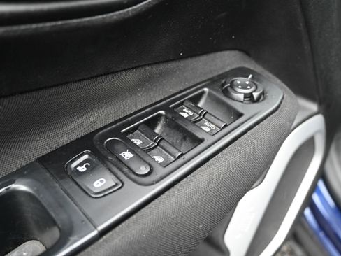 Used 2018 Jeep Renegade Latitude image 16