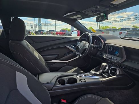 Used 2016 Chevrolet Camaro LT RWD image 8