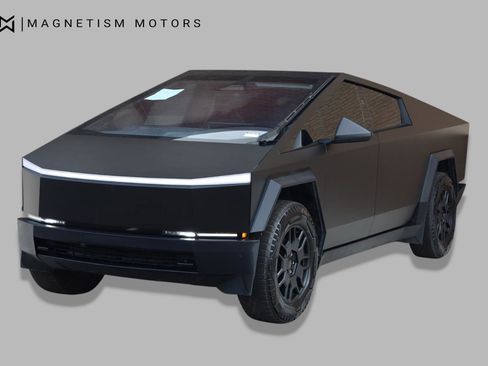 Used 2024 Tesla Cybertruck AWD Crew Cab image 4