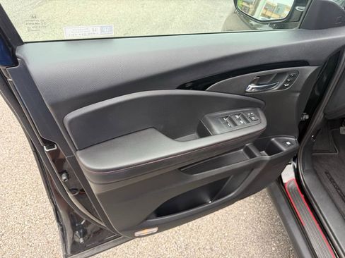 Used 2024 Honda Ridgeline Black Edition image 11