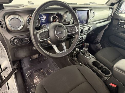 Used 2023 Jeep Gladiator Overland image 14