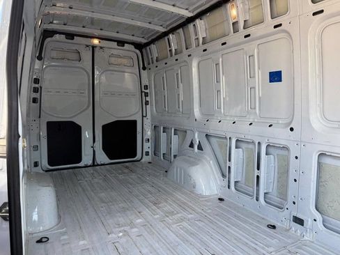 Used 2025 Mercedes-Benz Sprinter 2500 image 10