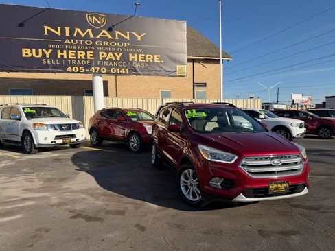 Used 2017 Ford Escape SE w/ Equipment Group 201A FWD image 41