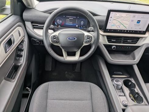 Used 2025 Ford Explorer Active RWD image 17