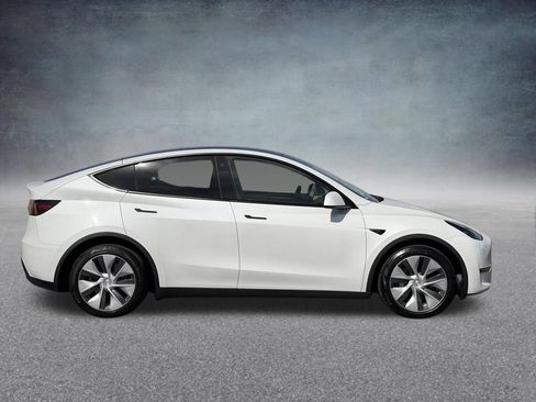 Used 2023 Tesla Model Y Long Range AWD/4WD image 2