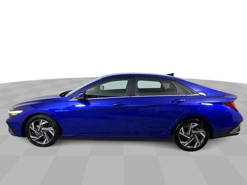 Used 2025 Hyundai Elantra Limited FWD image 5