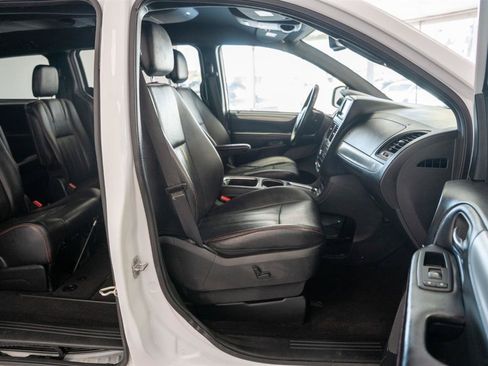 Used 2018 Dodge Grand Caravan GT FWD image 8